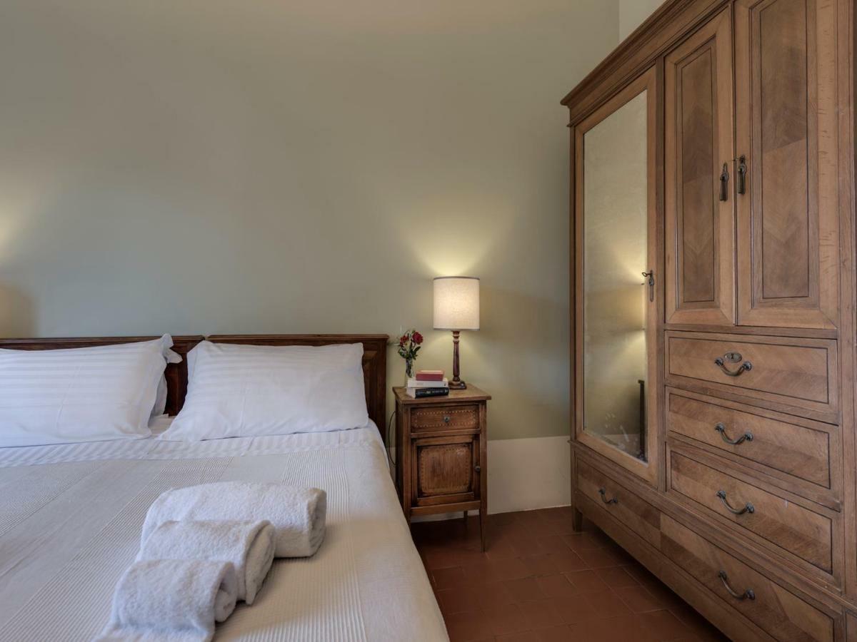 Tenuta Di Capezzana Bed and Breakfast Seano Exteriör bild